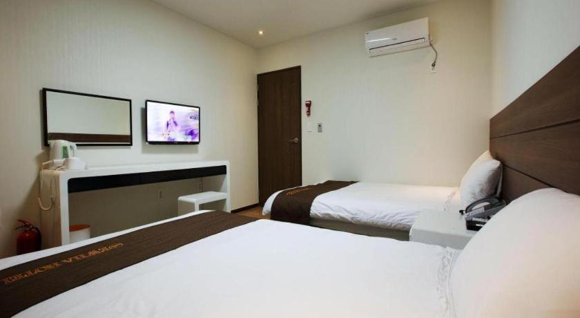 Ewha Hotel Jeju Dış mekan fotoğraf